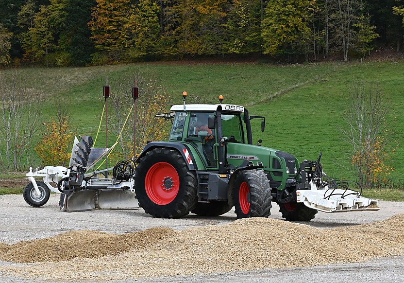 Fendt tractor towing the Stehr SUG35-T grading blade fitted with laser guidance